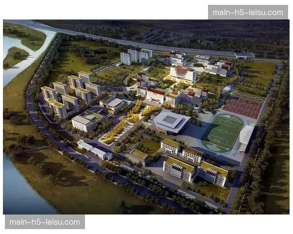 兰斯俱乐部新训练基地正式投入使用，包含一座可容纳5000人的体育场